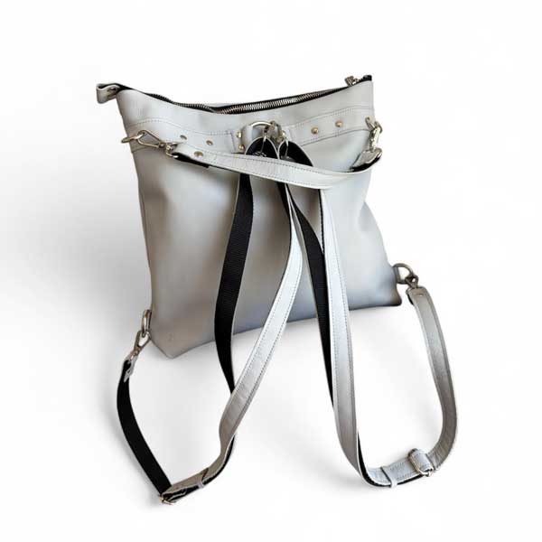 Kožna torba ruksak ledeno bijele boje 32x34 cm s ilustracijom djevojke i natpisom "trust your crazy idea", ručni rad Tonefe